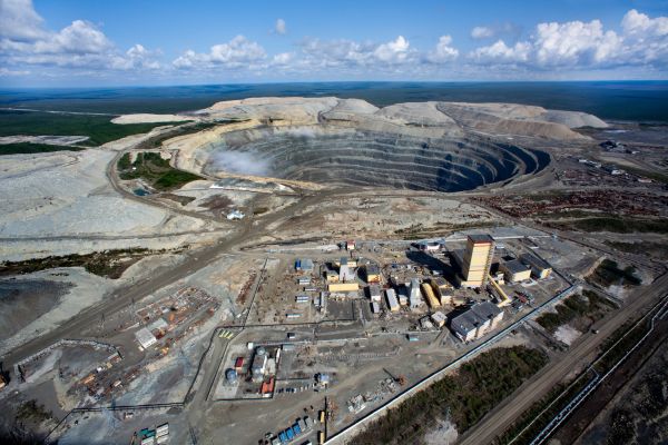 Alrosa Sees Stable June Rough Market